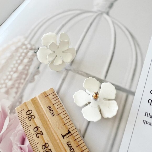 LOFT Flower Stud Earrings in White - Picture 2 of 2